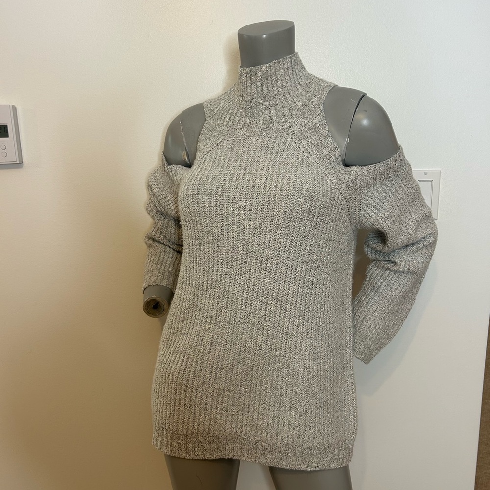 Elegant Heather Gray Off-the-Shoulder Mock neck Sweater❤️M